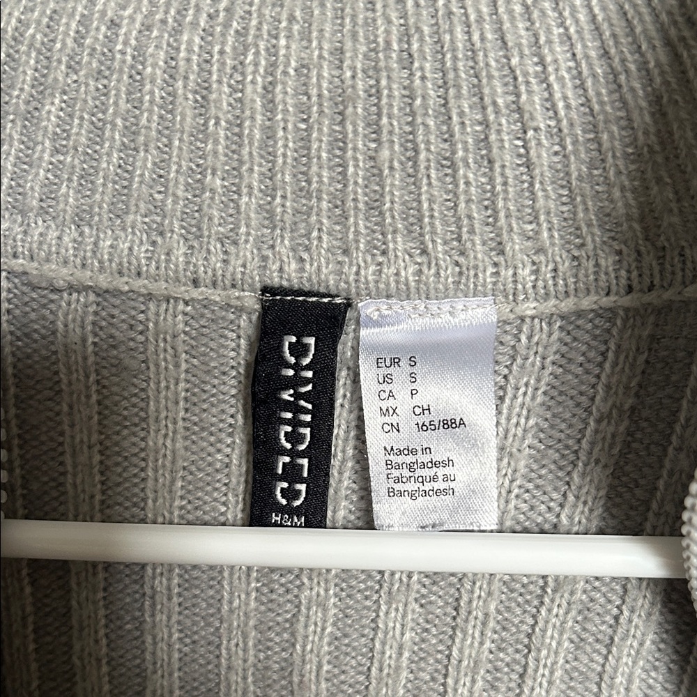 H&M Light Gray Ribbed Cardigan - Picture 2 of 2